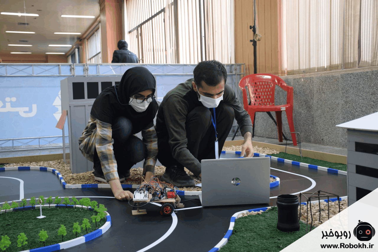 تصویر منتخبی از گالری اولین دوره مسابقات رباتیک دانشگاه صنعتی اصفهان